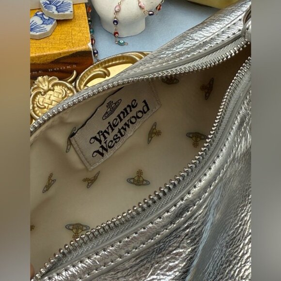 🆕 VIVIENNE WESTWOOD 🧿 NWOT Cindy Cylinder Shoulder Bag, Silver Metallic AUTH - Picture 12 of 16